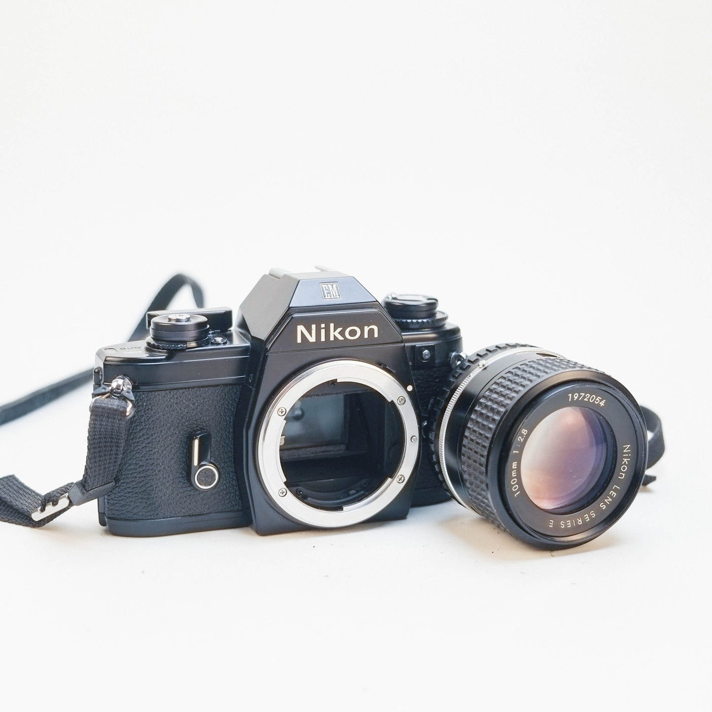 Nikon EM /w Nikon E-series 100mm f2.8 [OUTLET]