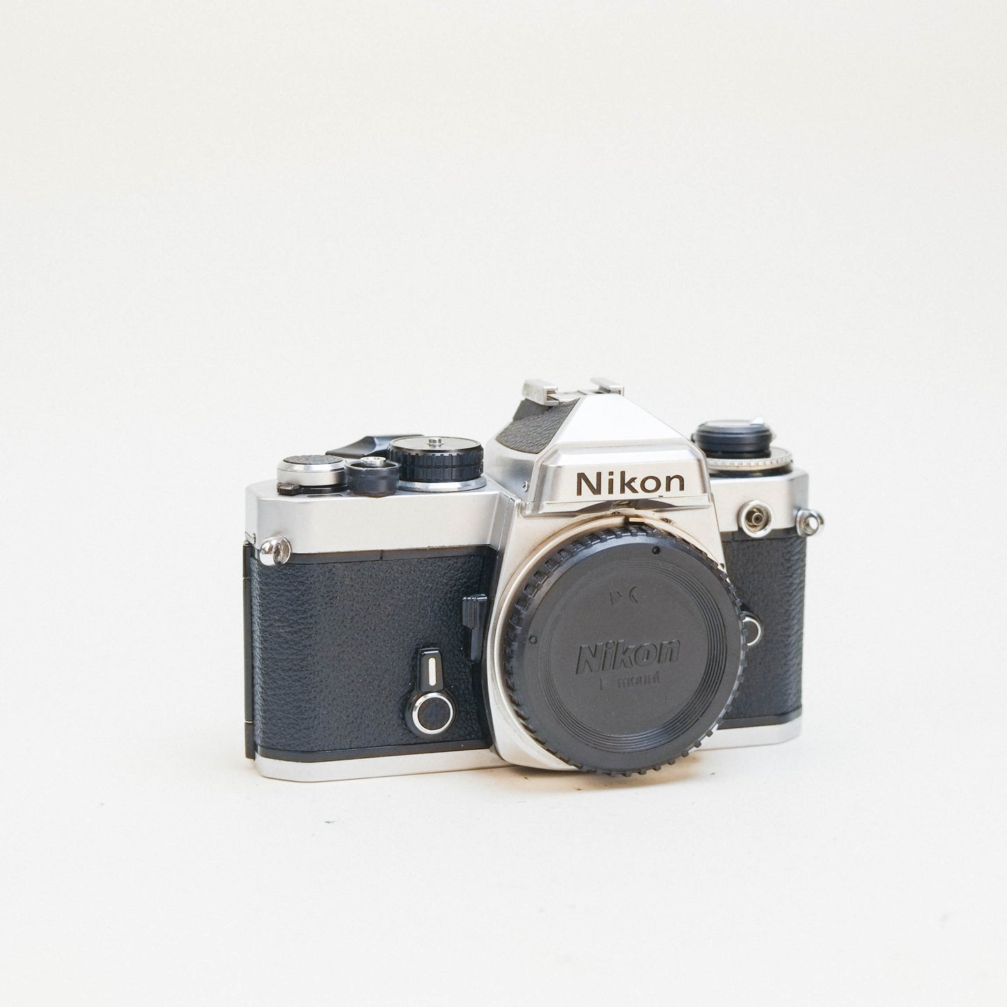 Nikon FE (chrome)