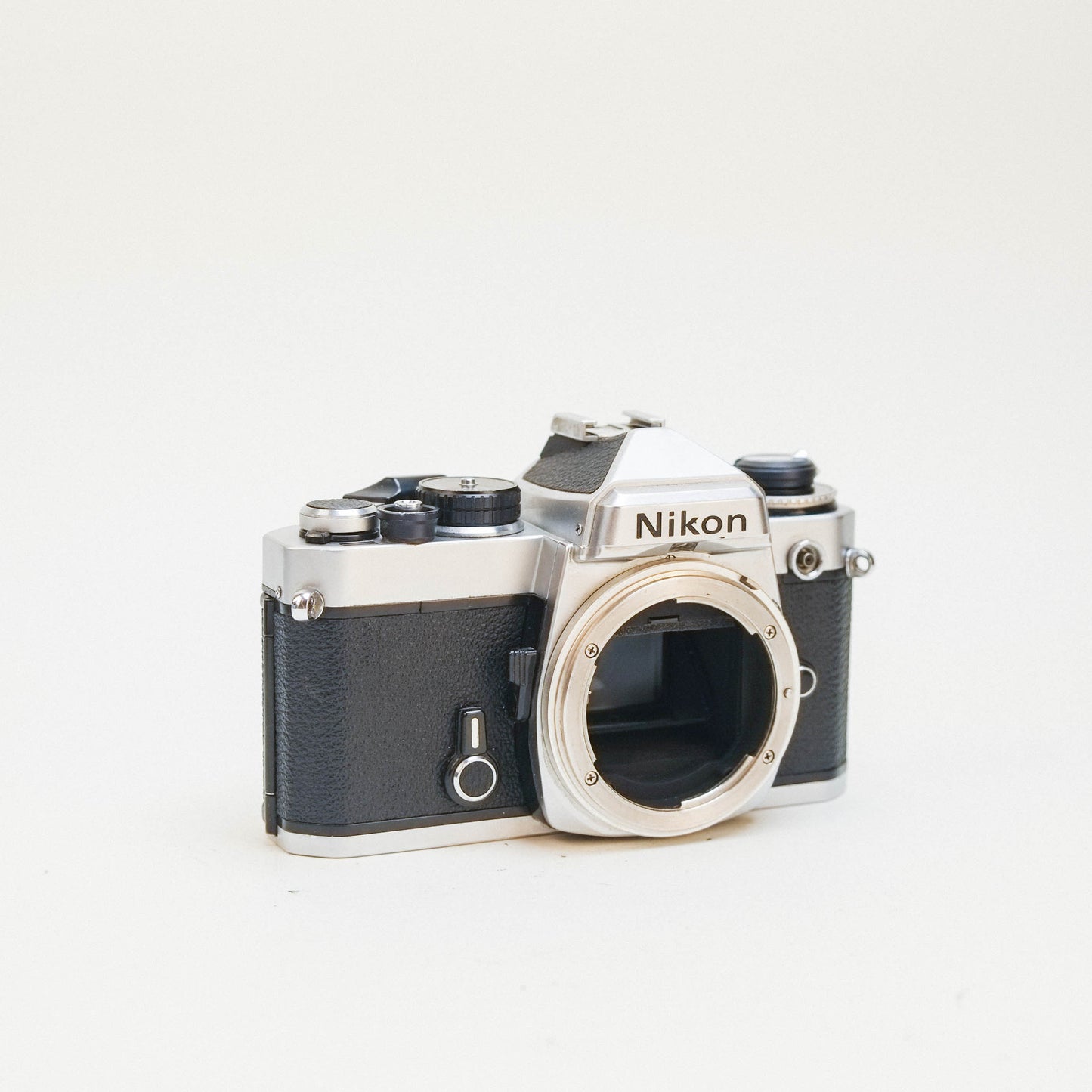 Nikon FE (chrome)