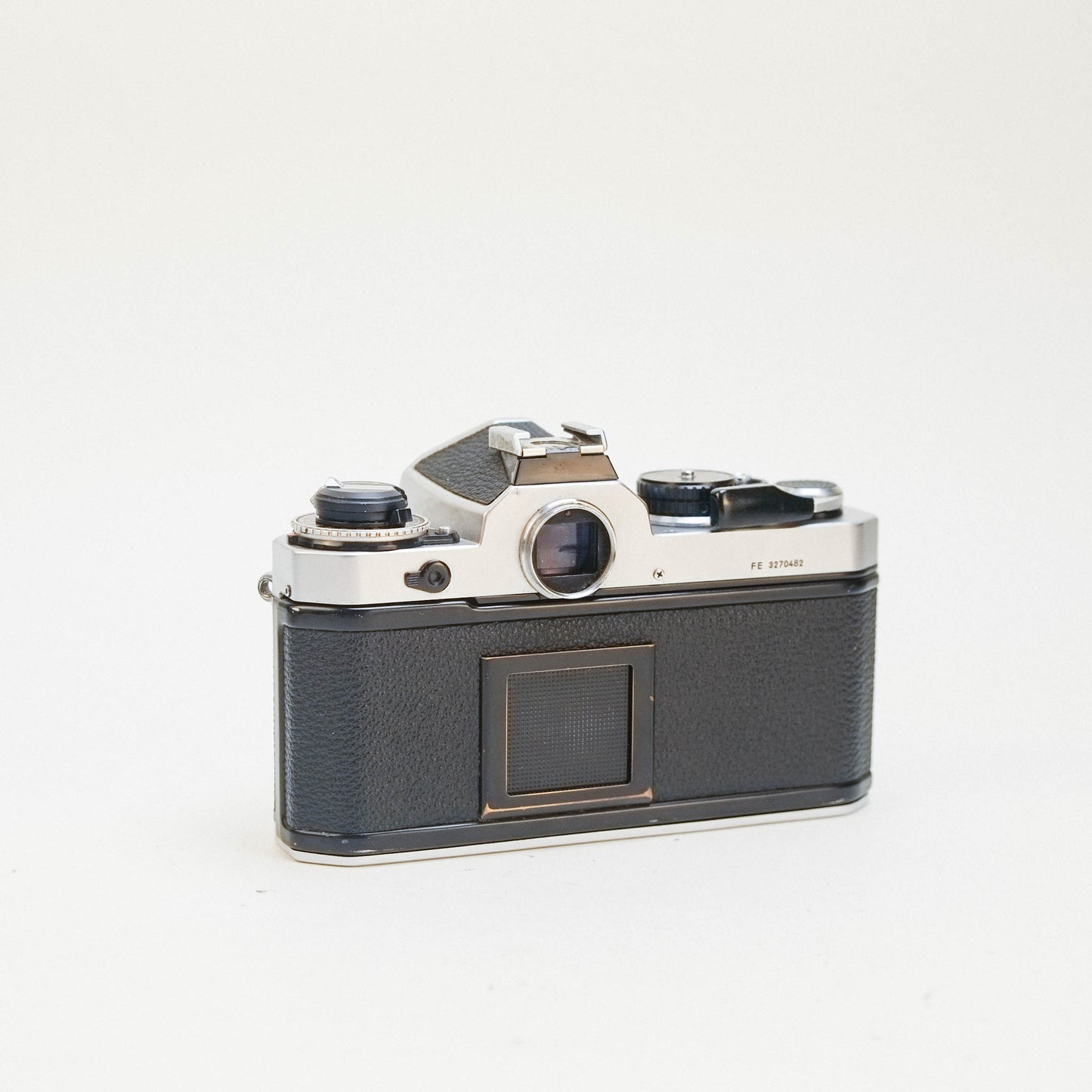 Nikon FE (chrome)