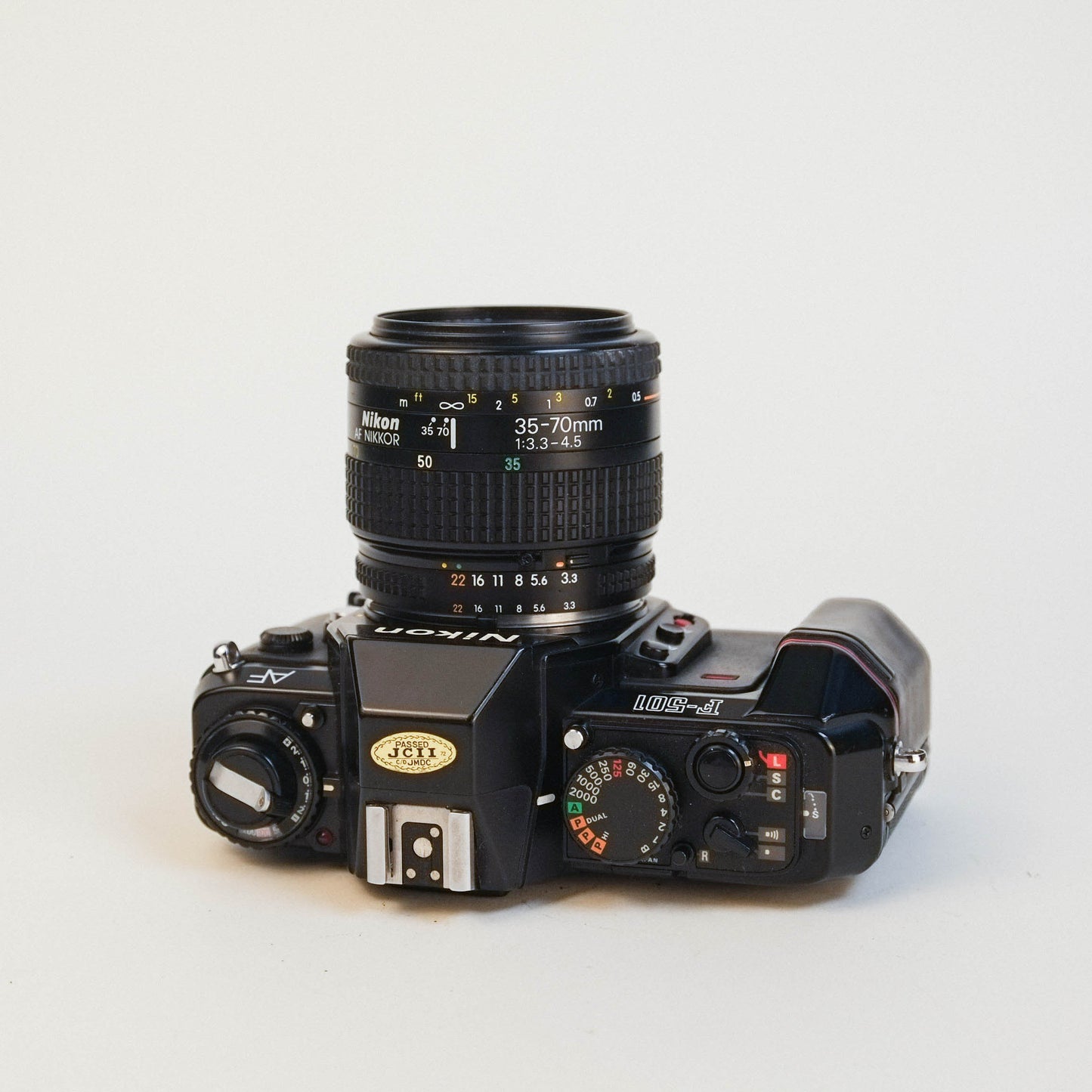 Nikon F-501 (/w MB-3) + Nikkor 35-70mm f3.3-4.5 - 35mm SLR kit